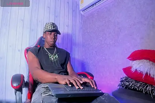 Snapshot of mike_aly chatting on December 22, 2025, 6:16 pm mike aly online show from December 22, 2025, 6:16 pm