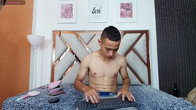 Antonella And Thiago online show from November 15, 2025, 12:13 pm