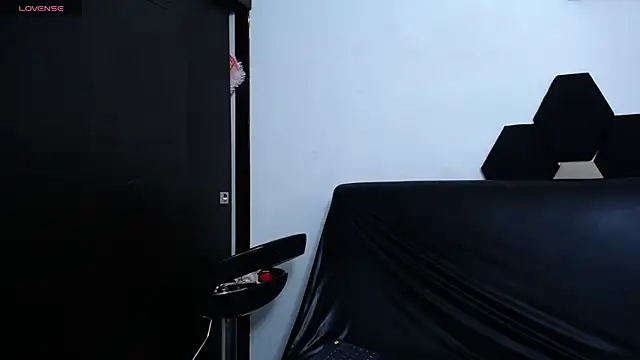 Megan mdls online show from December 4, 2025, 7:33 pm