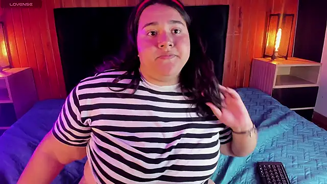 Snapshot of Candy_lovelly chatting on November 24, 2025, 7:02 pm Candy lovelly online show from November 24, 2025, 7:02 pm