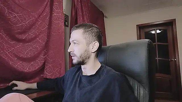 333Alone in theDark777 online show from November 18, 2025, 2:32 pm