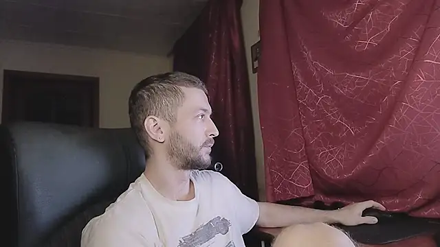 333Alone in theDark777 online show from November 20, 2025, 4:34 am