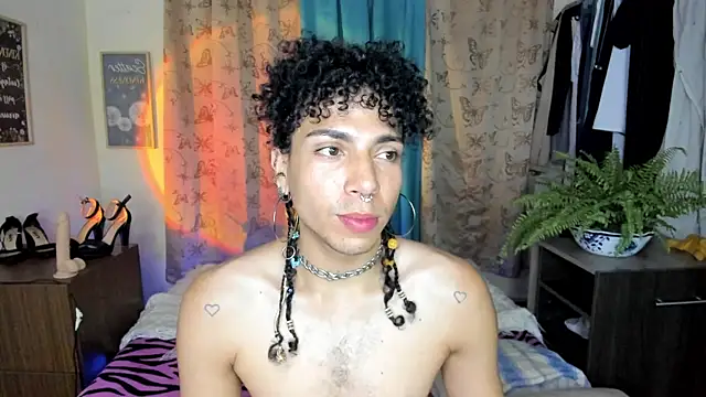 Angel White25 online show from April 22, 2026, 12:24 am