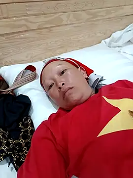 girl-hot2x online show from April 8, 2026, 1:33 pm