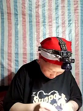 girl-hot2x online show from April 10, 2026, 1:05 pm