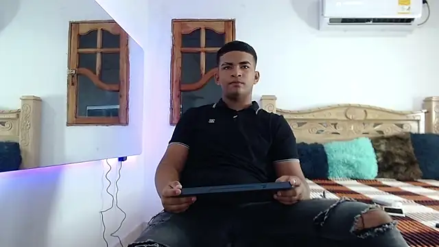 mathews    online show from November 30, 2025, 2:48 am