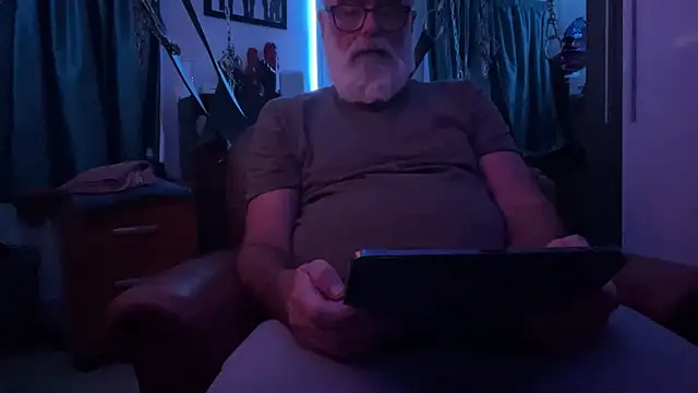 LeatherSdaddy online show from April 4, 2026, 11:46 pm