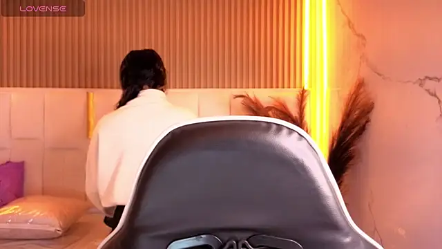 Juliana Tx online show from March 5, 2026, 3:35 am