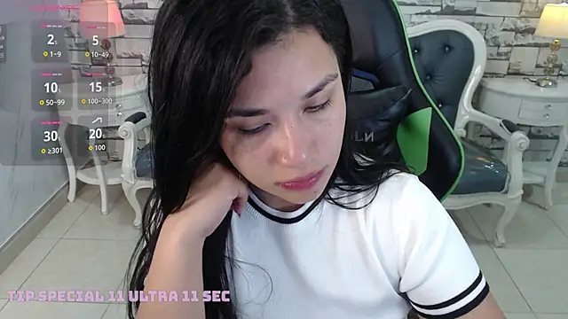 Snapshot of Violetta_jhonson_a chatting on November 13, 2025, 3:27 am Violetta jhonson a online show from November 13, 2025, 3:27 am