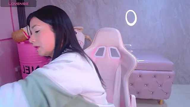 Snapshot of Violetta_jhonson_a chatting on December 23, 2025, 3:48 am Violetta jhonson a online show from December 23, 2025, 3:48 am