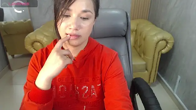 Snapshot of Violetta_jhonson_a chatting on February 5, 2026, 7:51 pm Violetta jhonson a online show from February 5, 2026, 7:51 pm