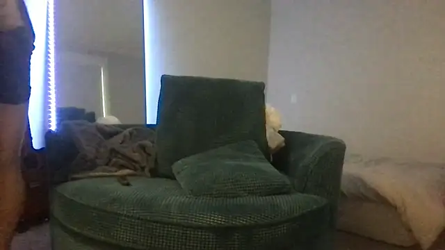 sculpteddesire online show from November 27, 2025, 9:17 pm