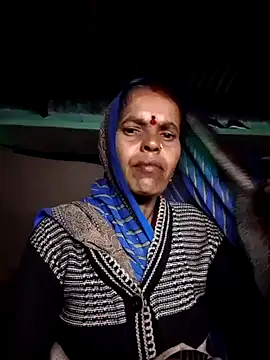 Hot juli73 online show from December 5, 2025, 4:47 pm