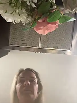 Cutebrowneyes  online show from February 3, 2026, 10:15 pm