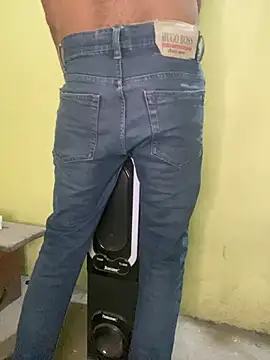 hotyyyyjonny online show from April 22, 2026, 2:47 am