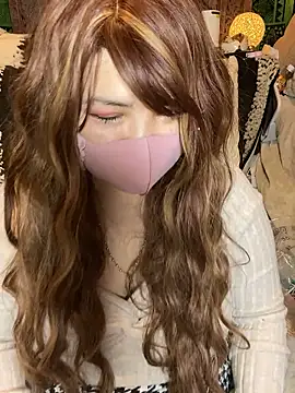 oxLILxMELOxo online show from November 18, 2025, 1:04 pm