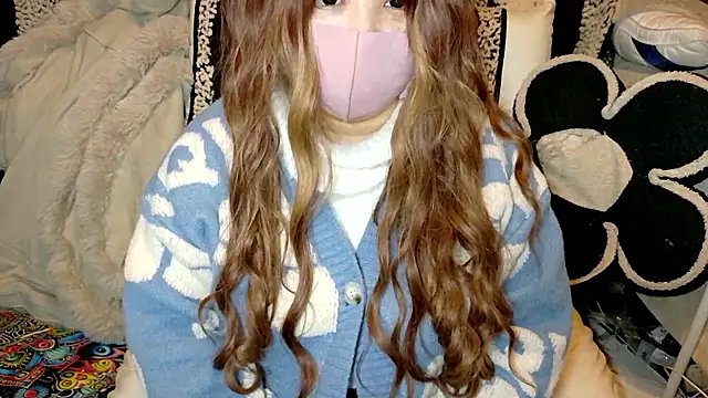 oxLILxMELOxo online show from December 3, 2025, 1:02 am