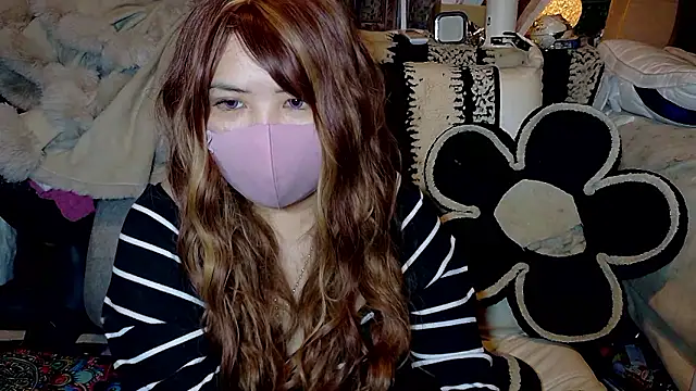 oxLILxMELOxo online show from December 5, 2025, 2:47 pm