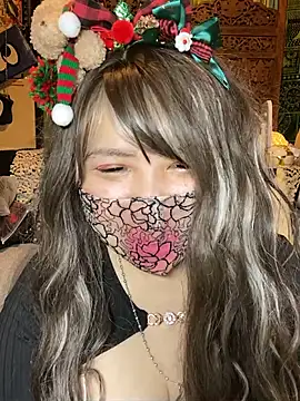 oxLILxMELOxo online show from December 16, 2025, 3:50 pm