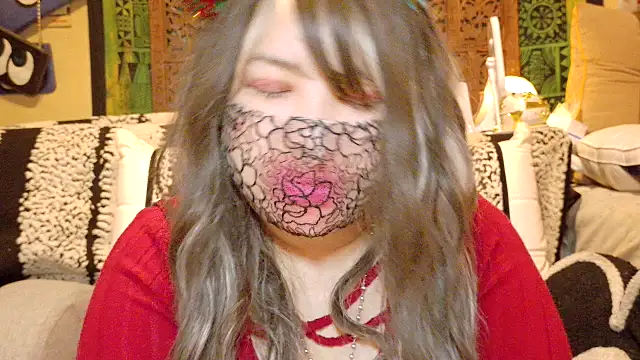 oxLILxMELOxo online show from December 20, 2025, 1:40 pm