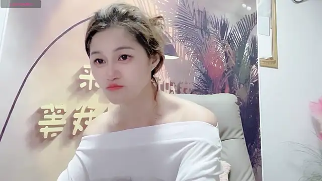 Snapshot of Summer-C chatting on July 19, 2026, 10:24 pm Summer-C online show from July 19, 2026, 10:24 pm