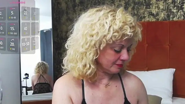 LittleCurlyGirl online show from December 3, 2025, 7:01 pm