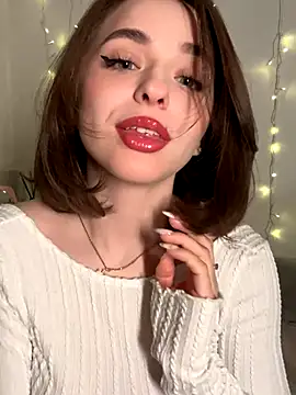 yoyogirlx online show from December 21, 2025, 1:29 pm