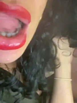 Snapshot of Deessenympho chatting on February 3, 2026, 9:53 pm Deessenympho online show from February 3, 2026, 9:53 pm