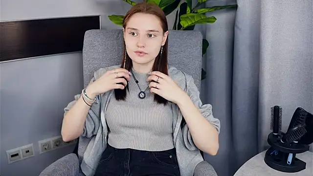 IsaParadiso online show from November 16, 2025, 9:37 am