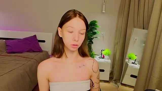 LilyPoetry  online show from November 27, 2025, 11:23 am