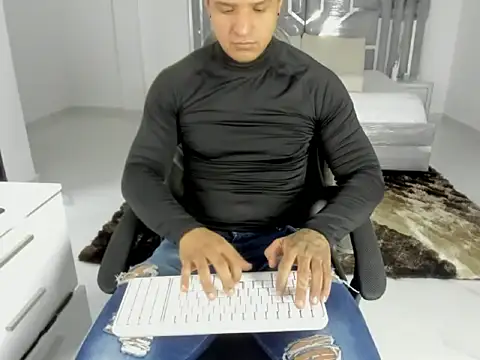 master leather online show from April 19, 2026, 8:55 pm