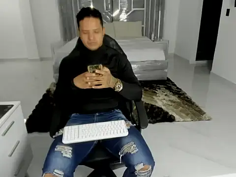 master leather online show from April 21, 2026, 2:51 am