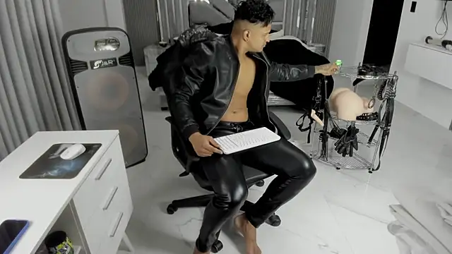 master leather online show from June 6, 2026, 1:11 am