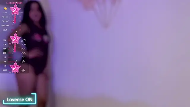 Amelia-Voss online show from December 2, 2025, 1:17 pm