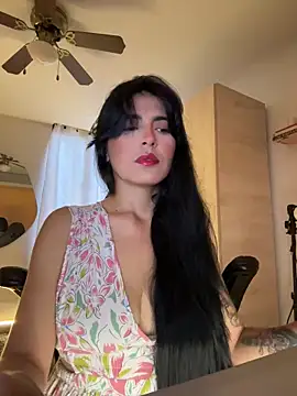 Cristal Cerati  online show from April 21, 2026, 10:01 pm