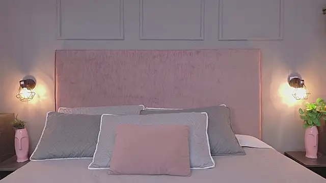 Sophie Honey18 online show from November 22, 2025, 1:43 pm