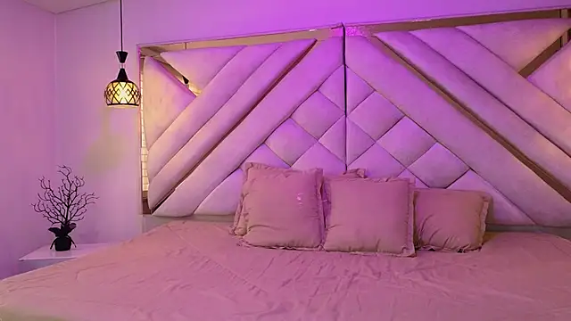 antonella owenn online show from November 28, 2025, 7:27 pm