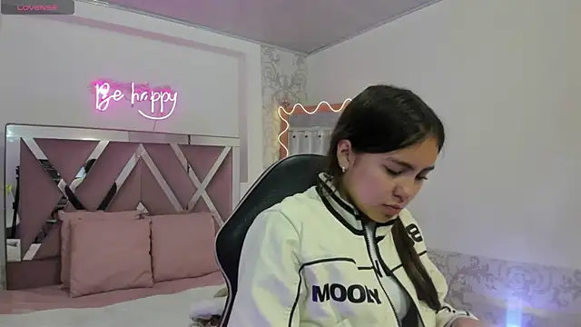 ISABELA TAY online show from December 19, 2025, 11:39 am