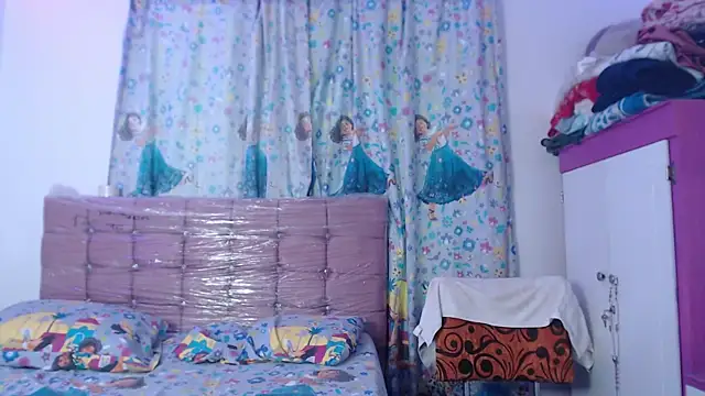 AishaOwens online show from December 17, 2025, 8:26 pm