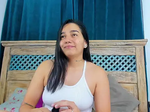 Chelsea Russell01 online show from December 3, 2025, 3:36 am