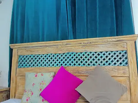 Chelsea Russell01 online show from December 5, 2025, 2:42 am