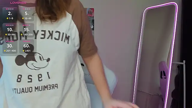 Anora Miller online show from December 5, 2025, 8:12 am