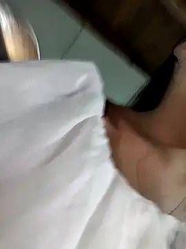 gugu0022 online show from April 20, 2026, 10:44 pm