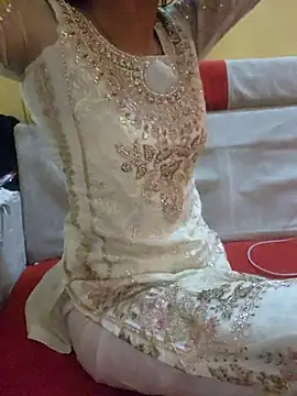 SLIMDIVAA online show from December 3, 2025, 8:45 am