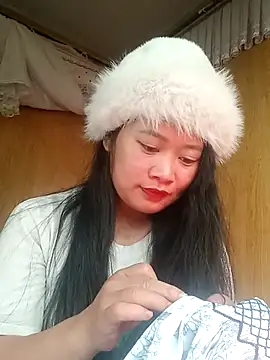 LyZii2k7 online show from November 18, 2025, 2:28 am