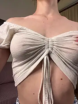Shy Vivi online show from July 21, 2026, 1:24 pm