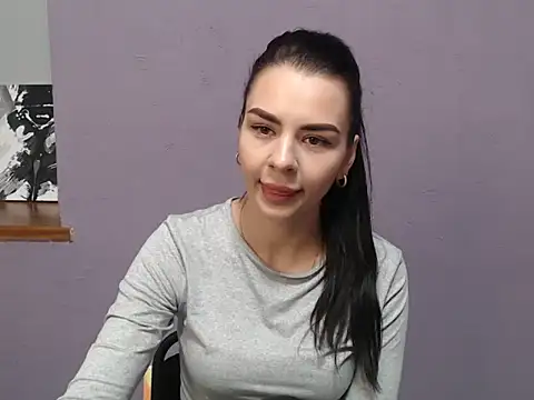 divina kira online show from December 4, 2025, 8:01 am