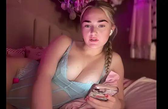 Pinkiepieexo online show from November 28, 2025, 7:49 pm