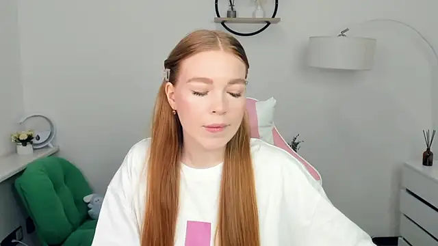 LavetaShiroma online show from November 28, 2025, 8:00 pm