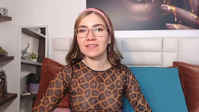 AriLumi online show from January 11, 2026, 12:32 pm